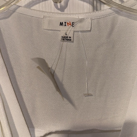 New w/ Tags Women’s White Sleeveless V Neck with Tie Blouse- Large - Picture 2 of 6